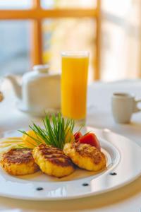 Breakfast options available to guests at Chateau Vartely