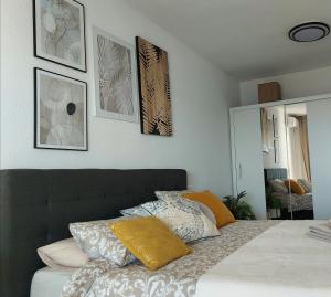 Posteľ alebo postele v izbe v ubytovaní Sunset Beach