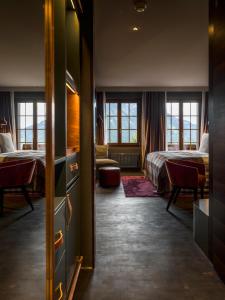 Rúm í herbergi á HUUS Gstaad