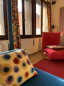 A seating area at ARTISTICO - Artistic flat in front of GUGGENHEIM COLLECTION