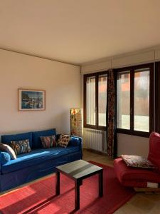 A seating area at ARTISTICO - Artistic flat in front of GUGGENHEIM COLLECTION