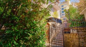 Gambar di galeri bagi Meridian Hotel di Budva
