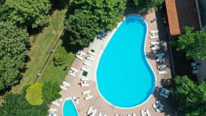 Bazén v ubytování Hotel Erodios nebo v jeho okolí