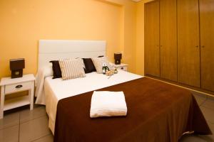 Cama o camas de una habitación en Accommodation Beach Apartments