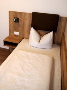 Postel nebo postele na pokoji v ubytování Gasthof Hotel Esterer