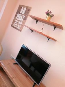 Telewizja i/lub zestaw kina domowego w obiekcie APARTAMENTO EN PUNTA UMBRÍA