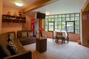 a living room with a couch and a table at Samananchis Machupicchu in Machu Picchu