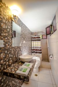 Kylpyhuone majoituspaikassa Samananchis Machupicchu