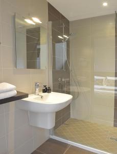 Gallery image of Hotel Reine Mathilde in Bayeux