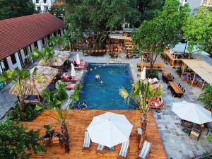 The swimming pool at or close to The Banana Tree Hostel