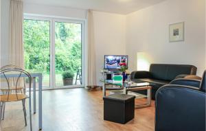 Χώρος καθιστικού στο Lovely Apartment In Bockhorn With Wifi