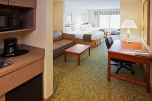 Holiday Inn Express Hotel & Suites Hagerstown, an IHG Hotel