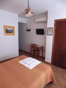 Postel nebo postele na pokoji v ubytování Hostal Río Mundo