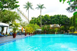 Bazen u ili blizu objekta Hotel New Saphir Yogyakarta