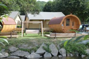 a group of cottages next to a body of water at Barrels am Clerve in Enscherange