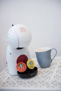Chiangkhan River Walk Hotel的咖啡和沏茶工具