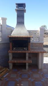 a pizza oven sitting on top of a patio at Finca Los Rosales in Lajita
