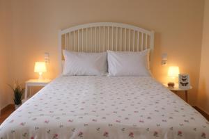 Postel nebo postele na pokoji v ubytování ☆Minimal 6 floor Apartment in the Center of Patras