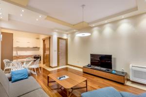 TV a/nebo společenská místnost v ubytování Apartments Athos