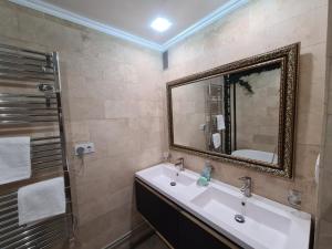 Luxueux Appartement, 350m métro Castellane tesisinde bir banyo