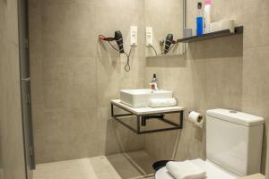 a bathroom with a sink and a toilet at Pensión B4R in Bilbao