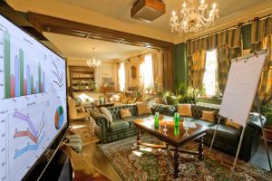 A television and/or entertainment centre at Hotel Boutique Casa del Sole