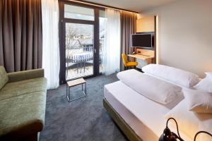Posteľ alebo postele v izbe v ubytovaní Gasthof Hotel Post + 37 fotografií