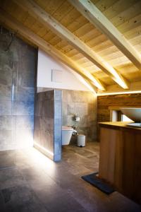 Bathroom sa Leos Alpenchalet - inclusive Sommer Bergbahnticket und E-Auto Ladestation