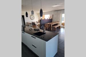 ポルティシオにあるVilla individuelle avec piscine privée chauffée proche commerces et plageのギャラリーの写真 +7枚の写真