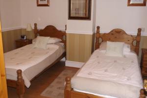 A bed or beds in a room at The Old Cider House 