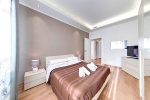 A bed or beds in a room at Ariston - Ciclabile Appartamento in CENTRO al mare con balcone