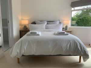 Ein Bett oder Betten in einem Zimmer der Unterkunft The Gate Cornwall