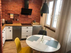 Kuchyňa alebo kuchynka v ubytovaní Apartamencik - Kowary + 4 fotografie