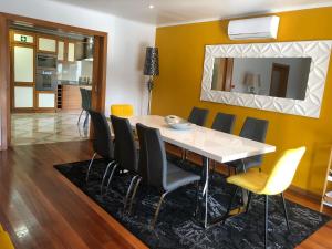 a dining room with a white table and chairs at Luxury Chaves Village in Farroupo