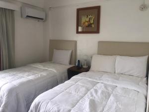 Llit o llits en una habitació de Coral Garden Hotel