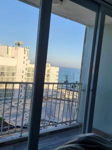 サンファンにあるBeautiful remodeled condominiun with an impecable view to the beach and city avenues walk distance to the beachのギャラリーの写真