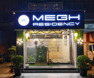 un frente de tienda con una señal para una residencia humilde en MEGH RESIDENCY, en Navi Mumbai