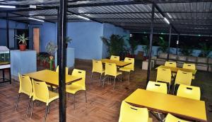 Posezení v ubytování Megh Residency Navi Mumbai