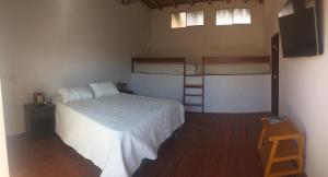 Postel nebo postele na pokoji v ubytování Origenes Spa & Lodging