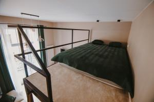 a bedroom with a bunk bed in a room at Apartament Green - Piotrkowska 37 in Łódź