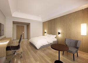 En eller flere senge i et værelse på Crown Hotel Changwon