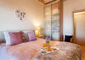 Postel nebo postele na pokoji v ubytování Rafaello Luxury Villa + 20 fotografií