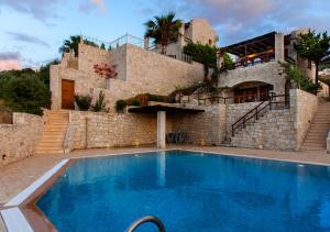 Swimmingpoolen hos eller tæt på Rafaello Luxury Villa