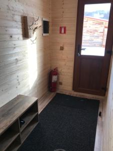 a room with a door and a bench and a window at Casute la munte in Râşnov