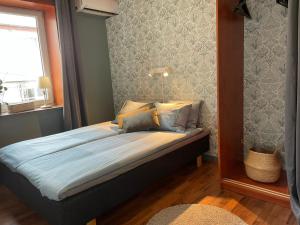 Säng eller sängar i ett rum på Rymlig lägnhet med 2 sovrum