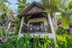 a villa with a balcony in a garden at Ao Prao Resort in Ko Samed