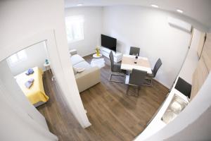 Gallery image of Apartmani Klara in Stomorska +33 photos