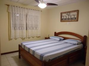 Giường trong phòng chung tại Pousada Castelinho