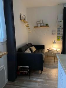 Posezení v ubytování Résidence des 3 îles, en plein centre-ville, à 5 min des plages, 3 appartements neufs