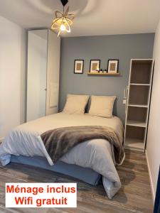Postel nebo postele na pokoji v ubytování Résidence des 3 îles, en plein centre-ville, à 5 min des plages, 3 appartements neufs